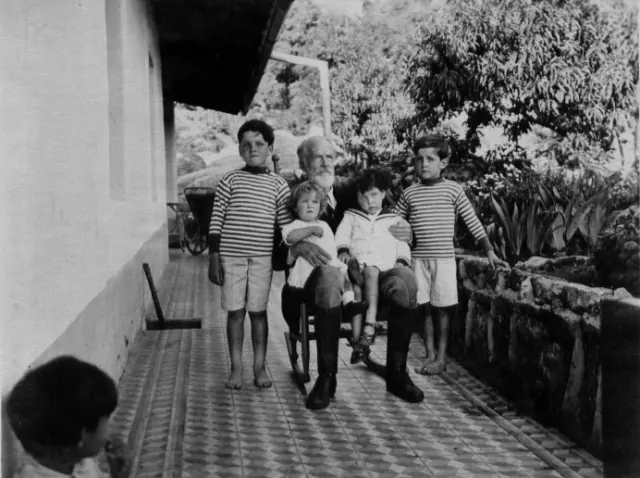 Mi tatarabuelo Juan Christensen con sus nietos Juan Carlos (mi abuelo), Jorge, Luisa y Adela en la galería trasera de La Constancia.