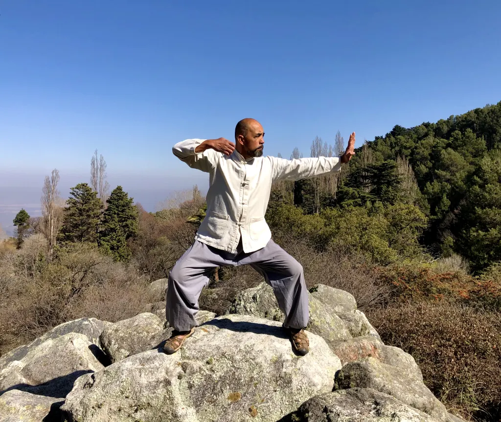 Shifu en el derrumbe durante las grabaciones para los cursos online durante la pandemia.