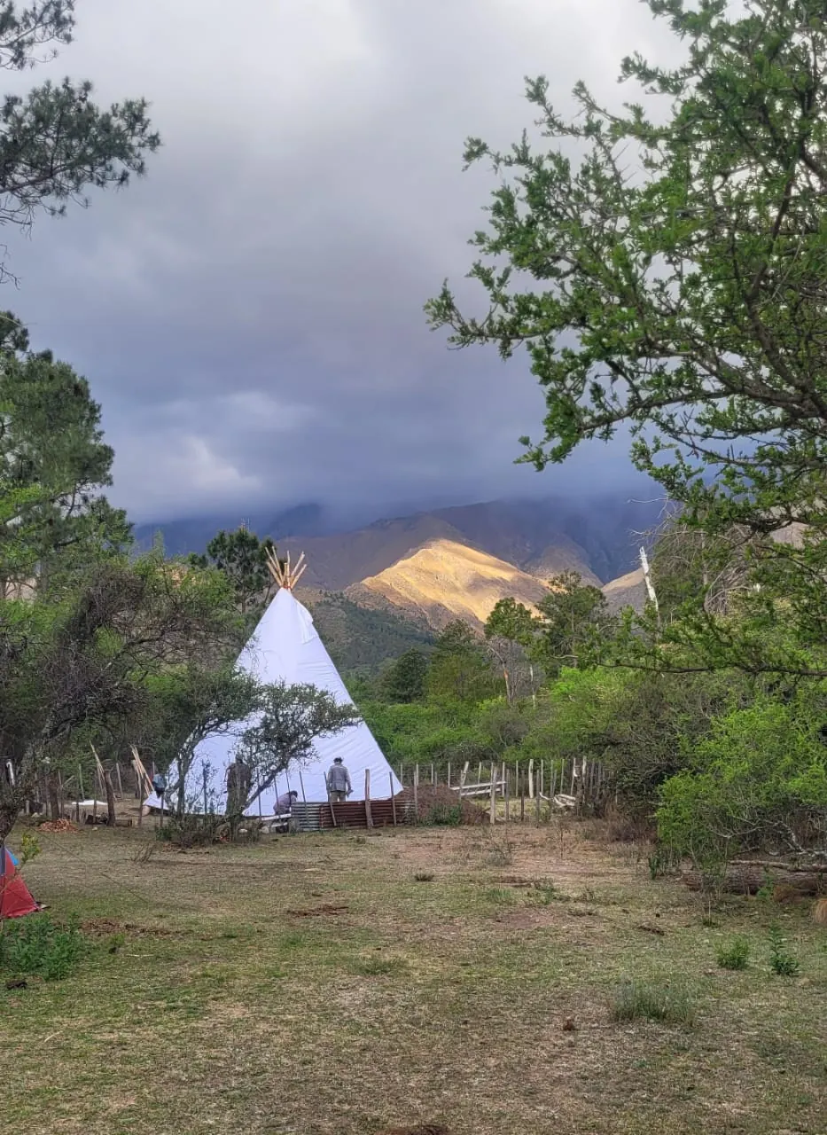 El nuevo tipi de Los Corrales, de 9 mts de altura y 8 mts de diámetro.