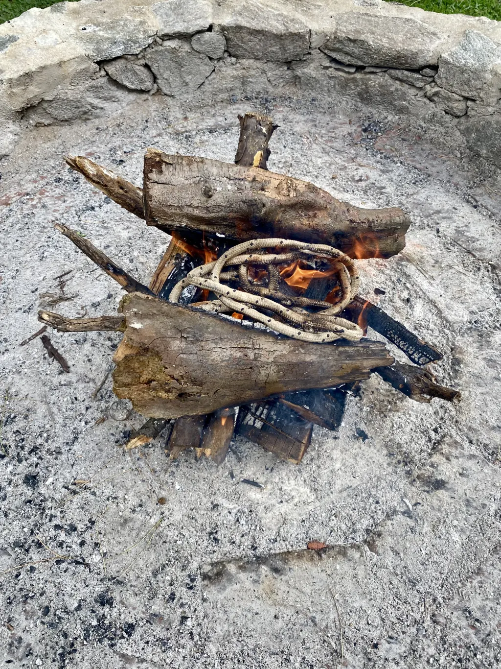 Quemando la soga.