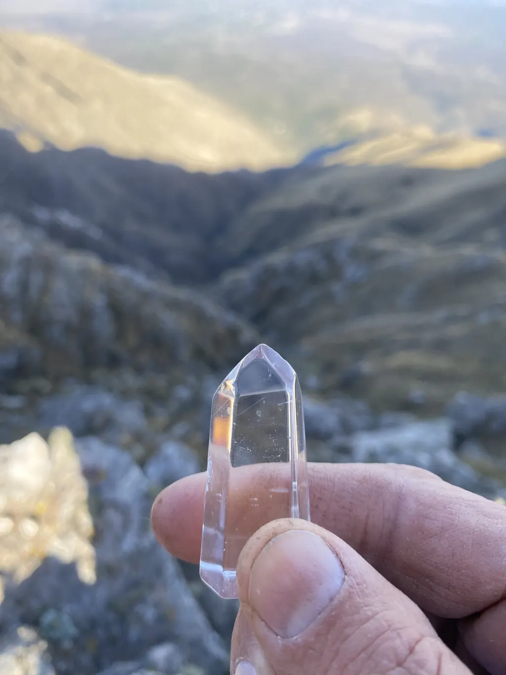 El cuarzo cristal que coloqué en el filo.