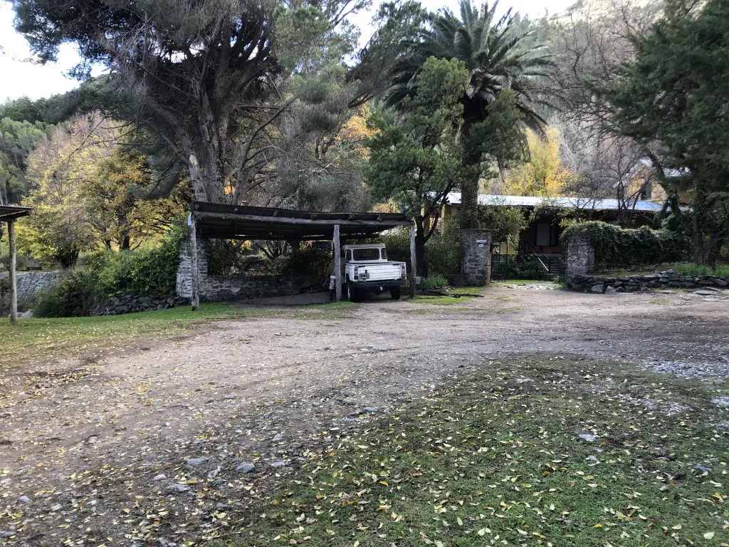 Las cocheras viejas.